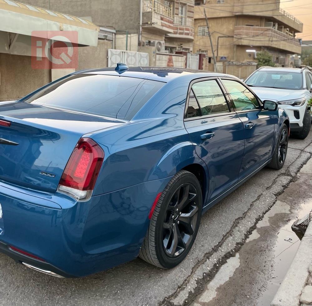 کرایسلەر 300